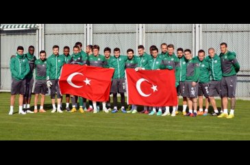 Bursasporlu futbolcular Çanakkale şehitlerini andı!