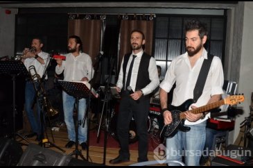 Retro Band ile renkli gece...