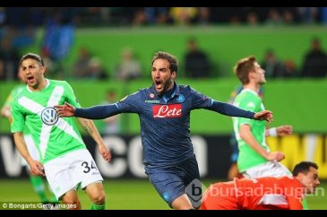 Napoli, Wolfsburg'u Volkswagen Arena'ya gömdü!