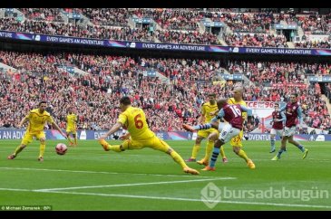 Aston Villa Liverpool'u kupanın dışına itti!