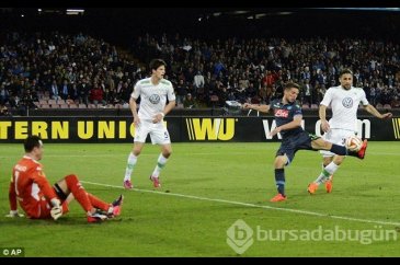 Napoli güle oynaya turladı