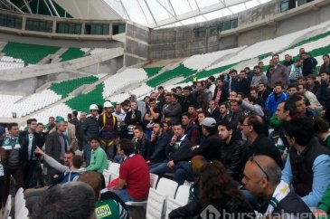 Bursaspor taraftarlarından Timsah Arena'ya çıkarma
