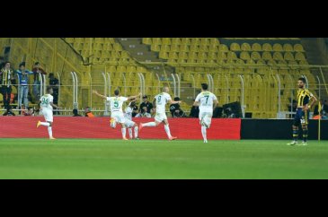 Timsah Fenerbahçe'yi Saraçoğlu'na gömdü!