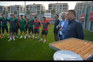 Başbakan Davutoğlu'ndan Bursaspor'a baklava jesti 