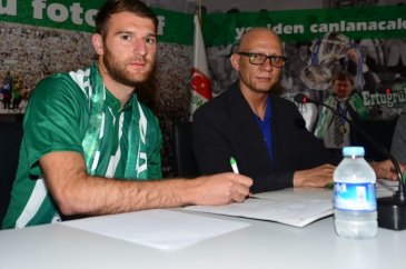 Sedat Berisha'dan Bursaspor'a 3 yıllık imza!