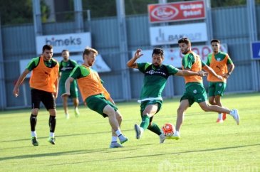Bursaspor yoğun tempoda çalışıyor 