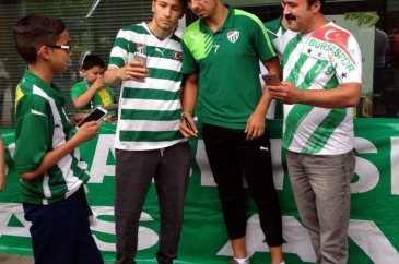 Bursaspor'a Almanya'da coşkulu karşılama