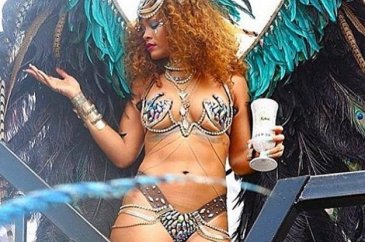Rihanna yine coştu