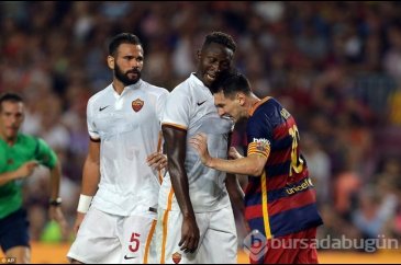 Messi Çıldırdı ve rakibine kafa attı!