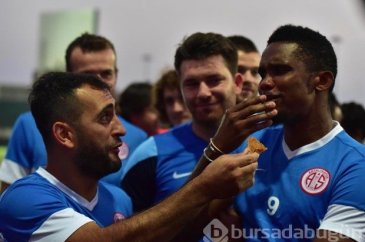 Eto'o antrenmana baklavayla başladı

