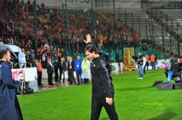 Taraftarların tepkisi Ertuğrul Sağlam'ı ağlattı