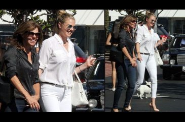Kate Upton annesiyle arkadaş gibi