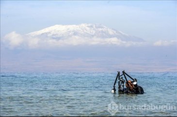 Van Gölü'nde su altı peribacaları