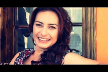 Ayça Bingöl'e çifte sürpriz