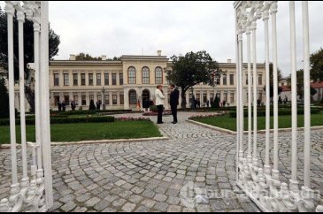 Merkel'den Davutoğlu'na Atatürk sorusu