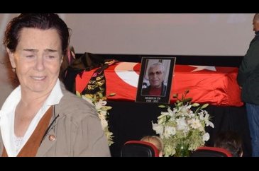 Fatma Girik Memduh Ün'e böyle veda etti!