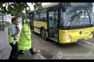  Bursa'da belediye otobüsü 100 yolcuyla kaza yaptı