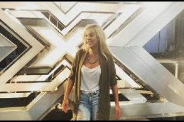 Türk kızı İngiltere X Factor'de finale kalmayı başardı