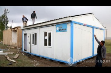 Mezradaki öğrencilere prefabrik derslik
