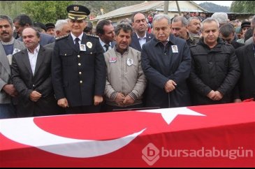 Dede torununun tabutuna böyle sarıldı