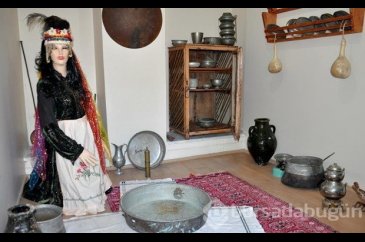 Hurdacının topladığı "eserler" ile kültür evi kuruldu