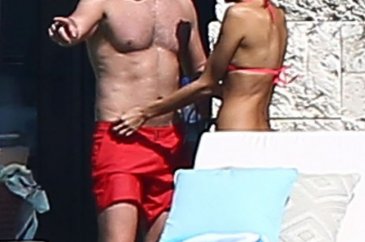 Bradley Cooper ve Irina Shayk tatile doymuyor