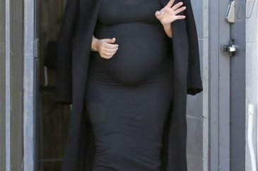 Kim Kardashian'dan tarihi frikik!
