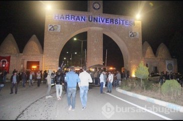 Şanlıurfa'da üniversite öğrencilerinden yol kapama eylemi