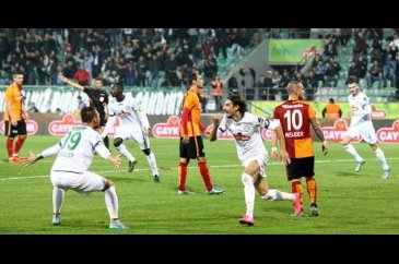 Galatasaray'da Ersun Yanal bombası