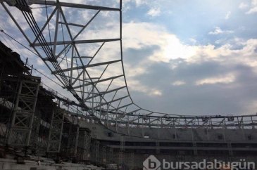 Vodafone Arena'nın çatısında sona doğru