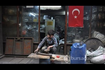 Savaş mağduru minik çıraklar el sanatları öğreniyor