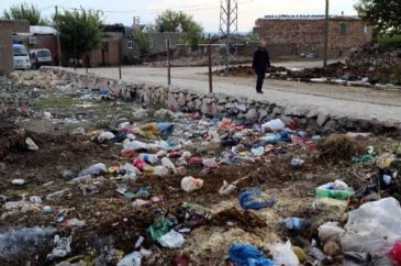 HDP'li belediye mahalleyi çöplüğe çevirdi