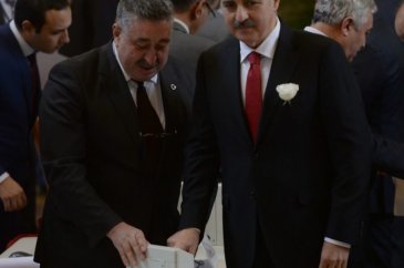 Milletvekilleri kayıt yaptırıyor