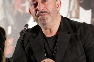 Cem Yılmaz, 'Ali Baba ve 7 Cüceler'i anlattı!
