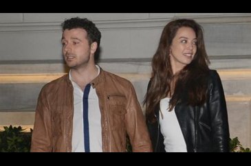 Azra Akın sevgilisi ile gecelerde!