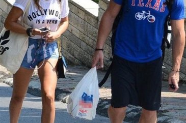 Serenay Sarıkaya ile Kerem Bürsin'in Çeşme tatili!