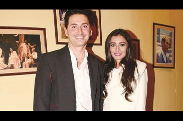 Ayşe Akın ve Murat Han'dan mutluluk pozu