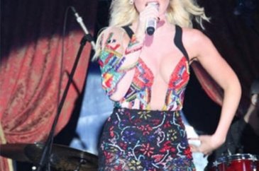 Hadise öyle bir frikikler verdi ki...