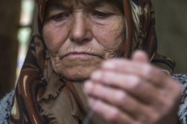 Kumaşa 120 yıllık tezgahta hayat veriyor