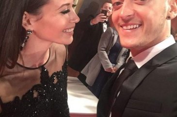 Mandy Capristo'dan Amine Gülşe'ye gönderme!