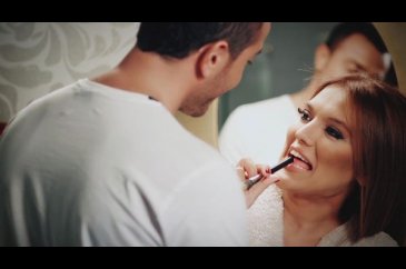 Demet Akalın'ın tek taşını gösterme merakı