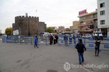 Sur'daki yasağın ardından yurttaşlar ilçeyi terkediyor