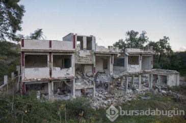 Türkmen köyleri bombalarla harabeye döndü
