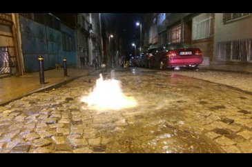 Patlayan şebeke suyu binanın 7. katına ulaştı