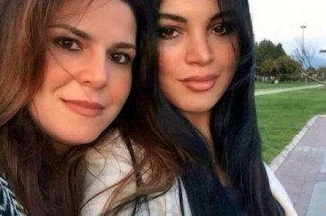 İzmirli avukat modellik de yapıyor