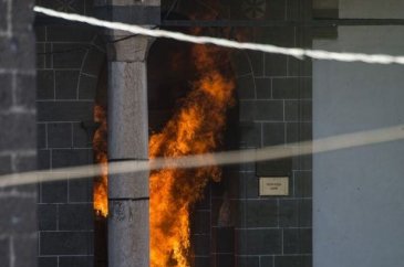 Sur'da tarihi camiye terör saldırısı