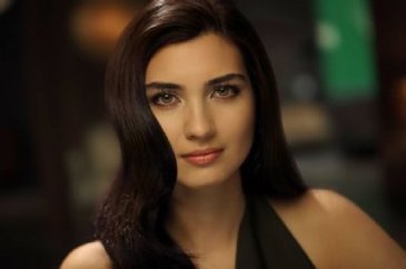 Tuba Büyüküstün eşi Onur Saylak'ı anlattı