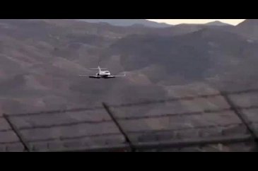 İniş takımları açılmayan uçak gövdesi üzerine böyle indi