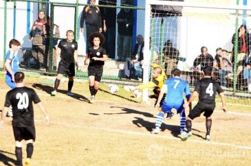 Nejat İşler tribüne koştu, tezahüratı durdurdu