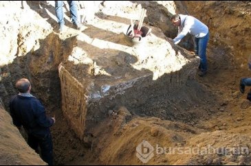 Ev için temel kazarken servet buldu!